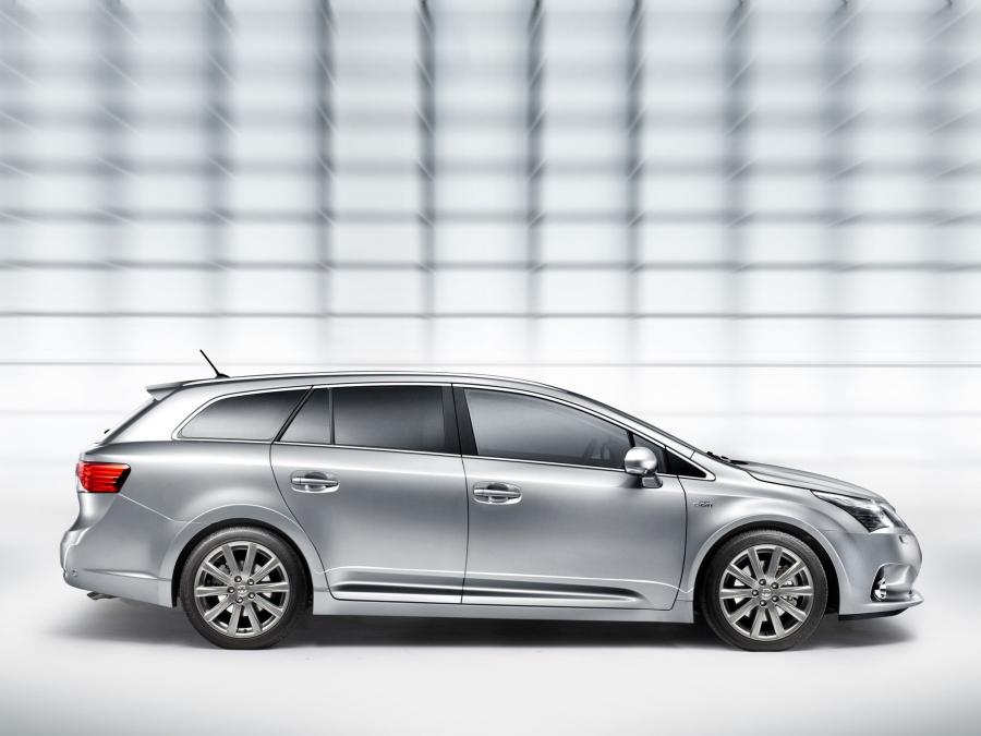  Toyota Avensis Wagon 2011 года  (фото 12 из 25)